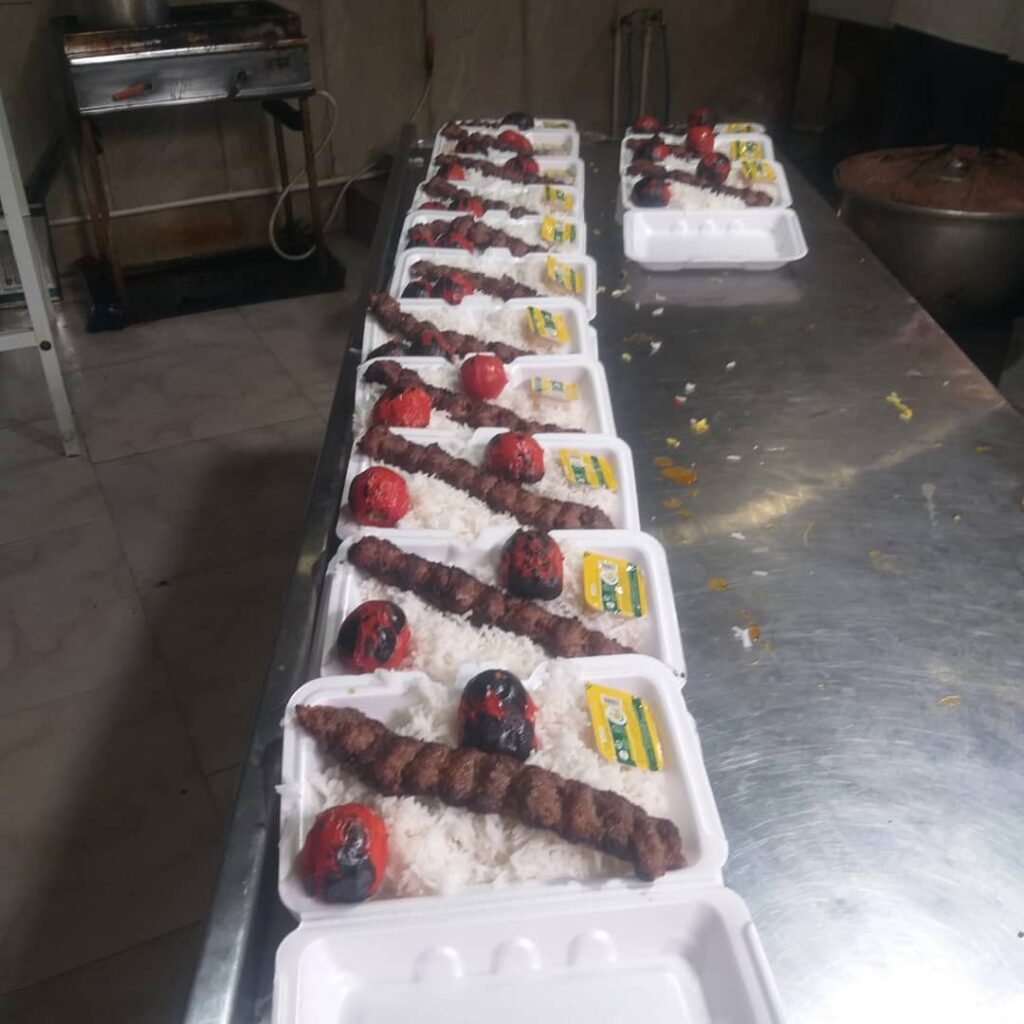 آشپزخانه مرکزی دو برادر در نور