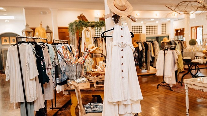 معرفی بهترین فروشگاه های پوشاک زنانه در تهران + اطلاعات شغلی و شماره های تماس