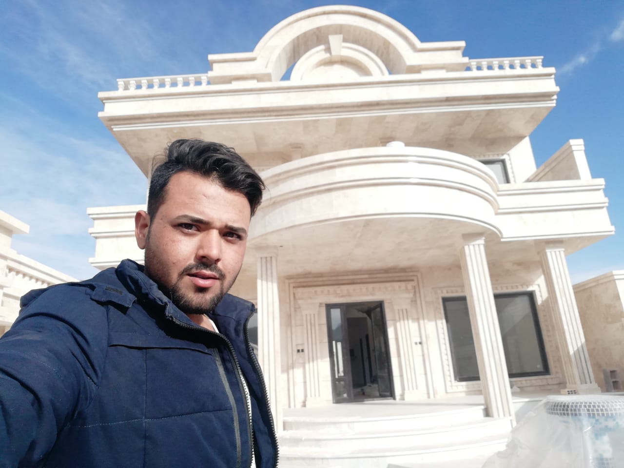 سنگکاری نمای کلاسیک آپادانا در دماوند