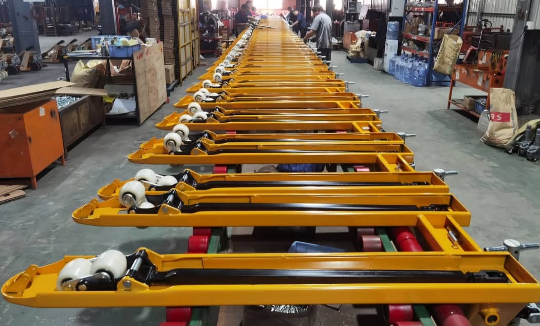 دنیای لیفتراک برقی علی قره بیگلو در تبریز