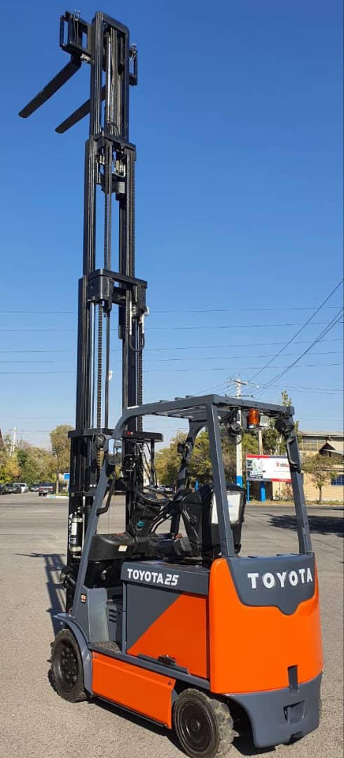 دنیای لیفتراک برقی علی قره بیگلو در تبریز