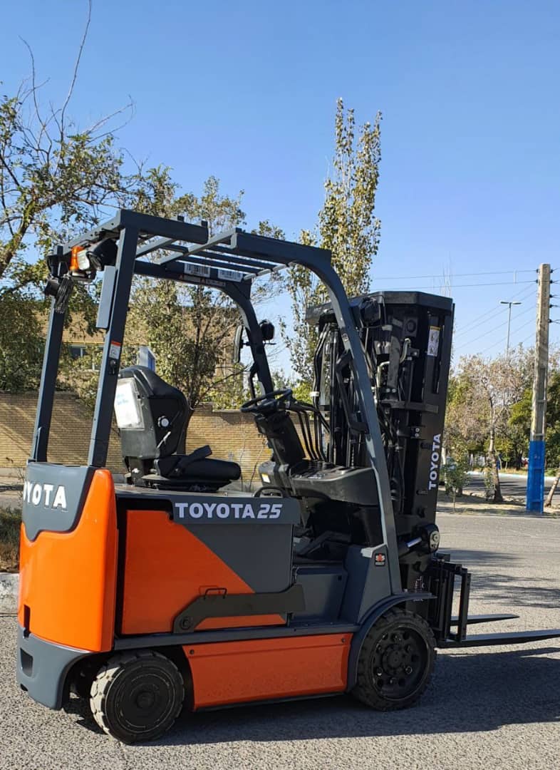 دنیای لیفتراک برقی علی قره بیگلو در تبریز