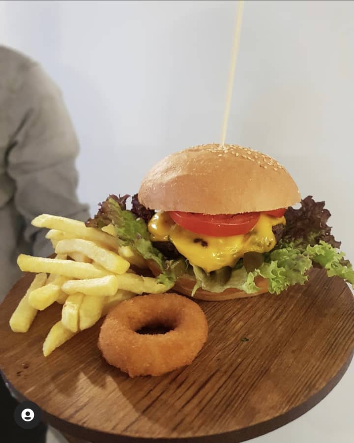 کافه رستوران خودمونی در قم