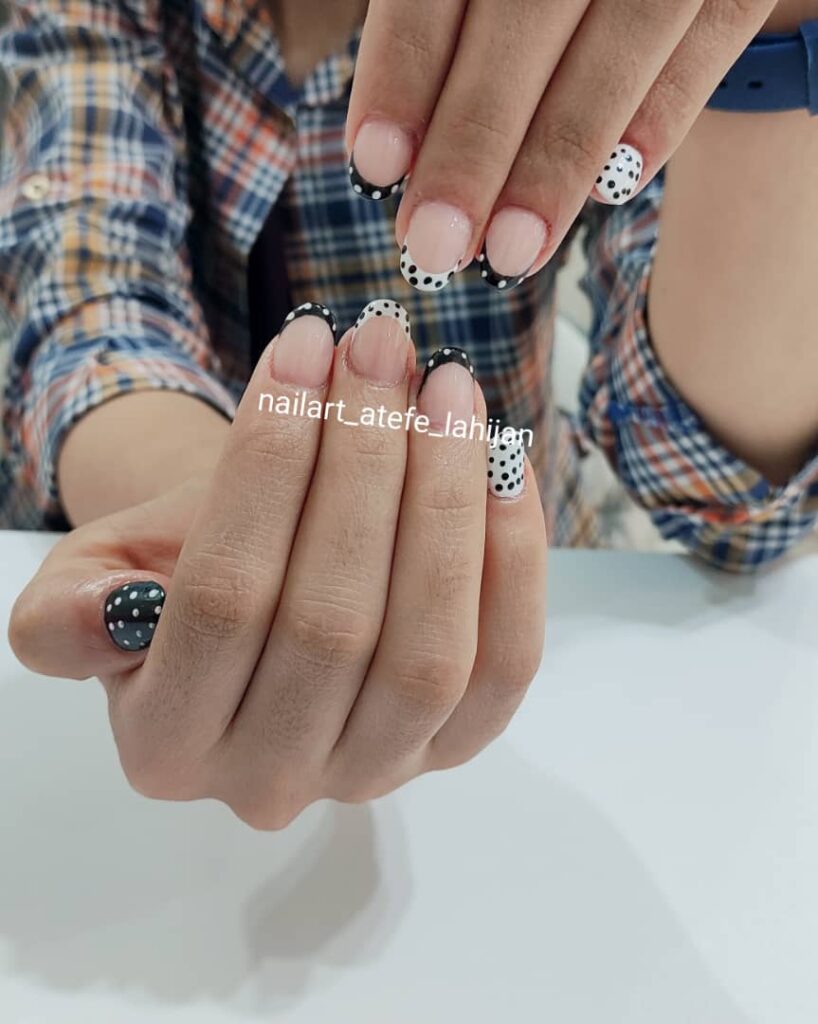 خدمات ناخن و پدیکور عاطفه نیل در لاهیجان خدمات ناخن و پدیکور عاطفه نیل در لاهیجان