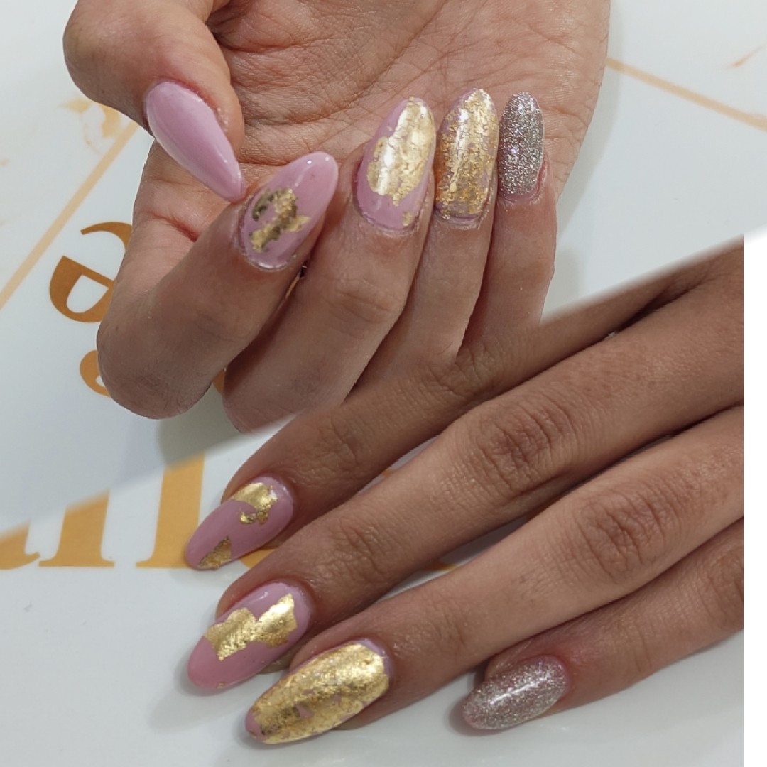 خدمات ناخن و پدیکور عاطفه نیل در لاهیجان خدمات ناخن و پدیکور عاطفه نیل در لاهیجان