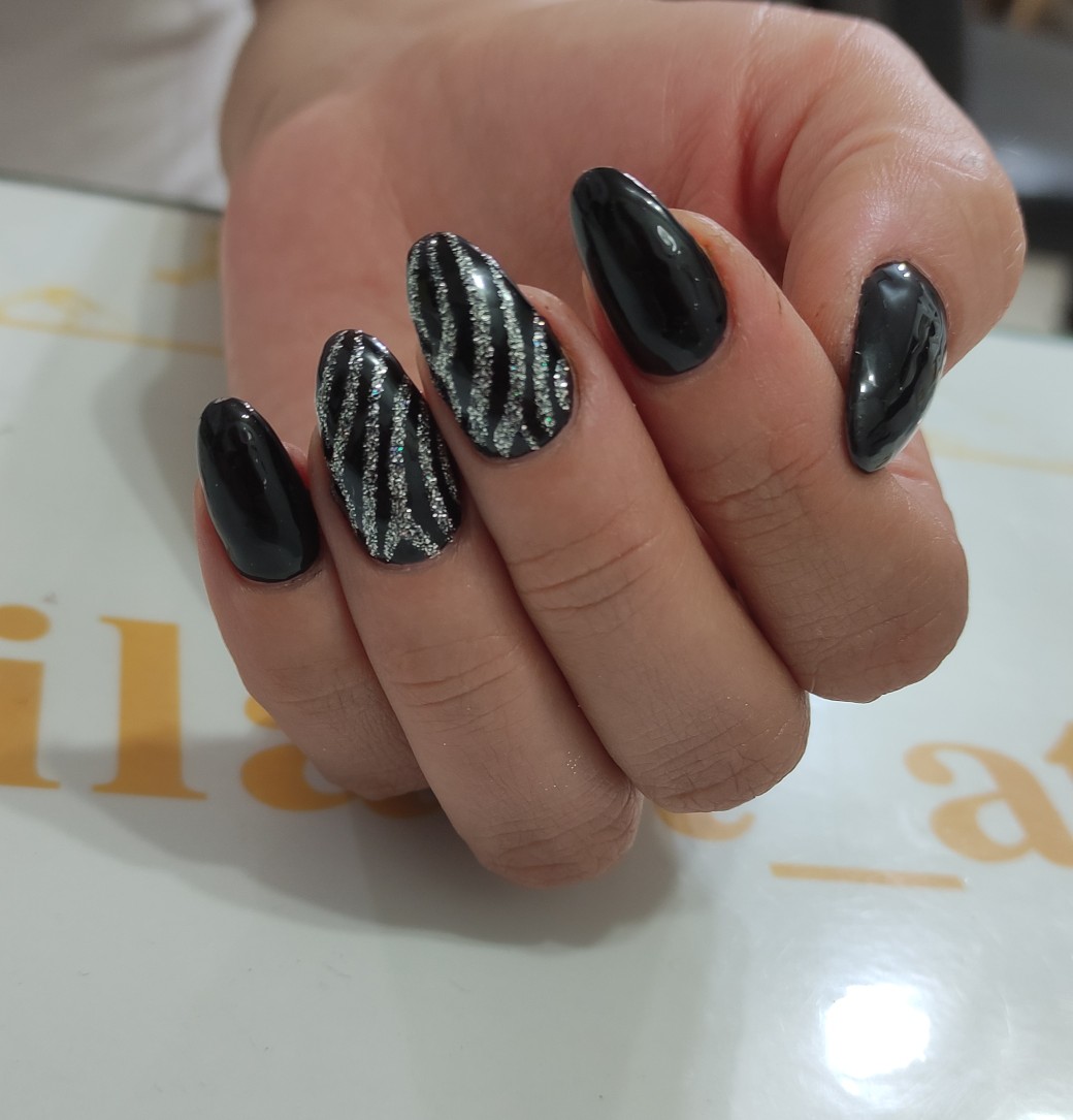 خدمات ناخن و پدیکور عاطفه نیل در لاهیجان خدمات ناخن و پدیکور عاطفه نیل در لاهیجان