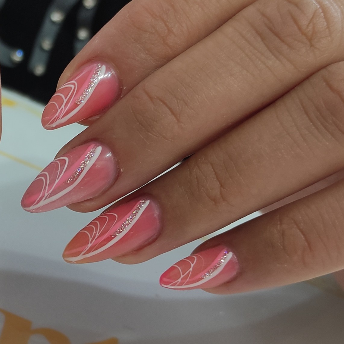 خدمات ناخن و پدیکور عاطفه نیل در لاهیجان خدمات ناخن و پدیکور عاطفه نیل در لاهیجان