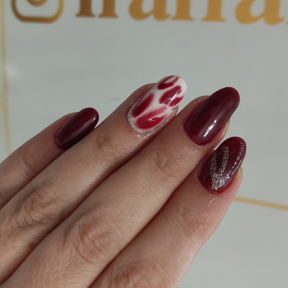 خدمات ناخن و پدیکور عاطفه نیل در لاهیجان خدمات ناخن و پدیکور عاطفه نیل در لاهیجان