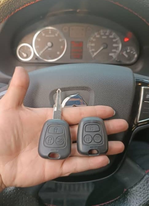 قفل و کلیدسازی شبانه روزی عقیل در رشت قفل و کلیدسازی شبانه روزی عقیل در رشت