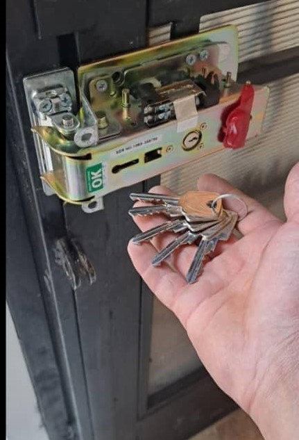 قفل و کلیدسازی شبانه روزی عقیل در رشت قفل و کلیدسازی شبانه روزی عقیل در رشت