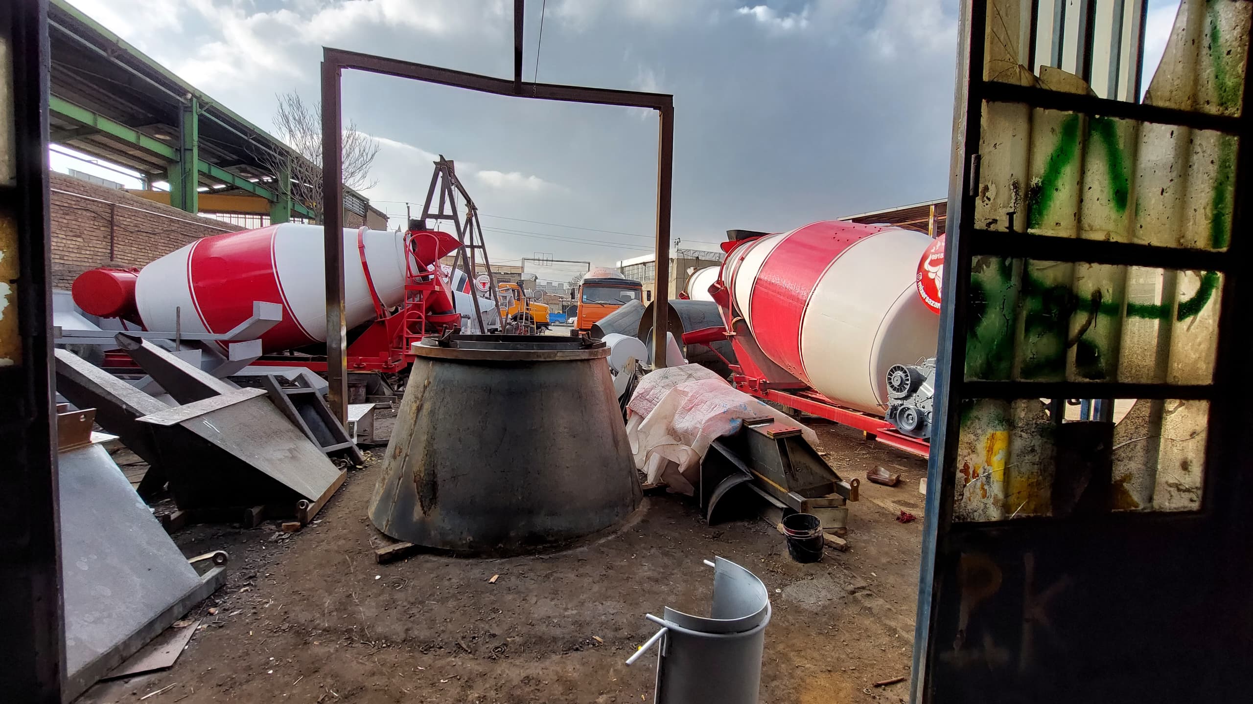 میکسر سازان غرب نصیری در همدان میکسر سازان غرب نصیری در همدان