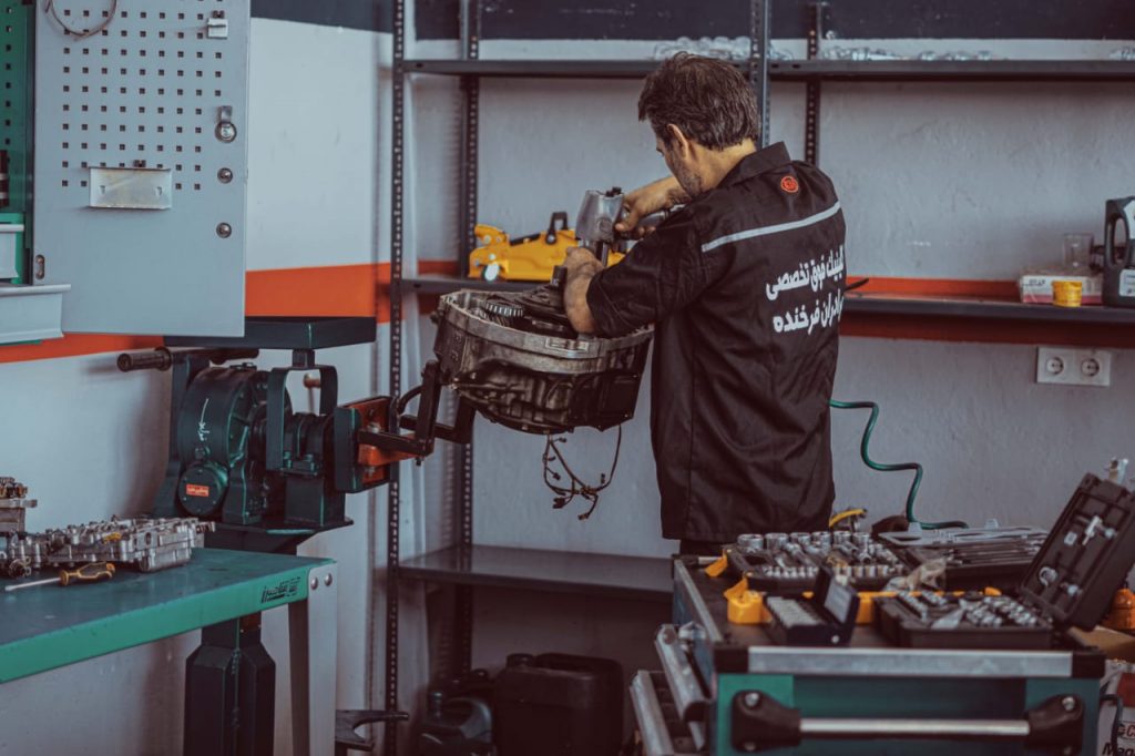 کلینیک فوق تخصصی هیوندا کیا سنتر فرخنده در رشت