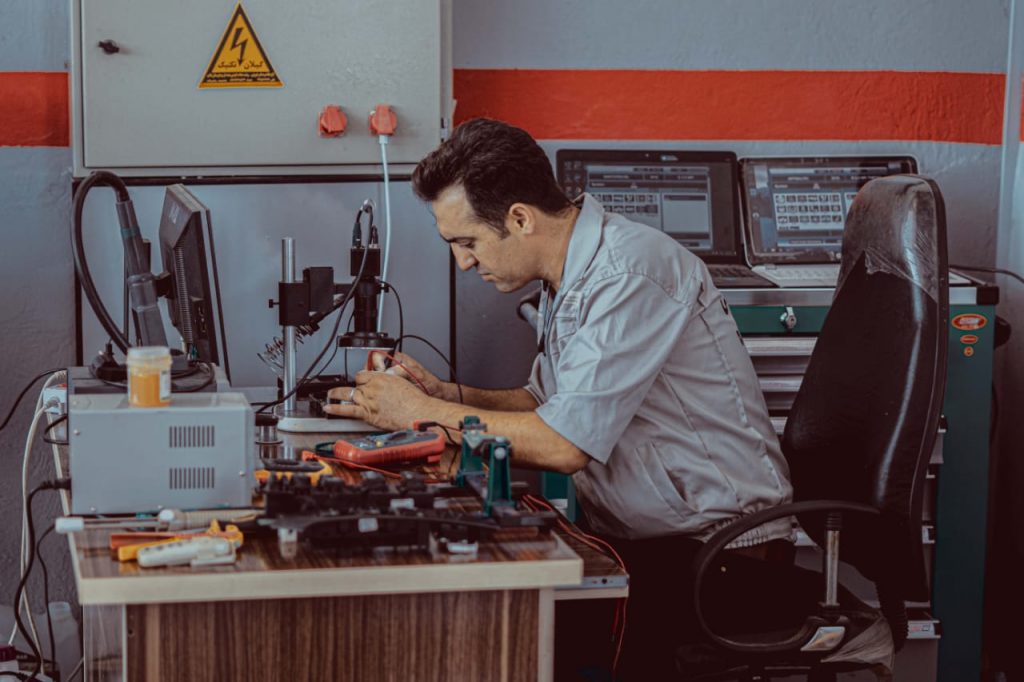 کلینیک فوق تخصصی هیوندا کیا سنتر فرخنده در رشت