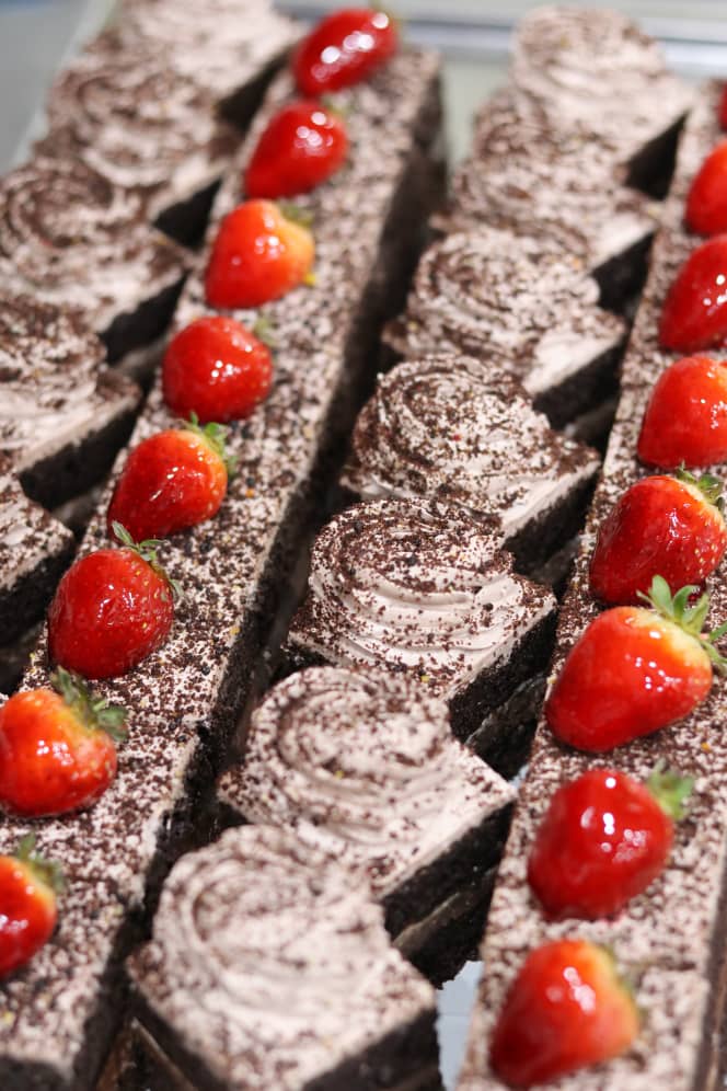 شیرینی و سوغات تک برگ در خرمدره