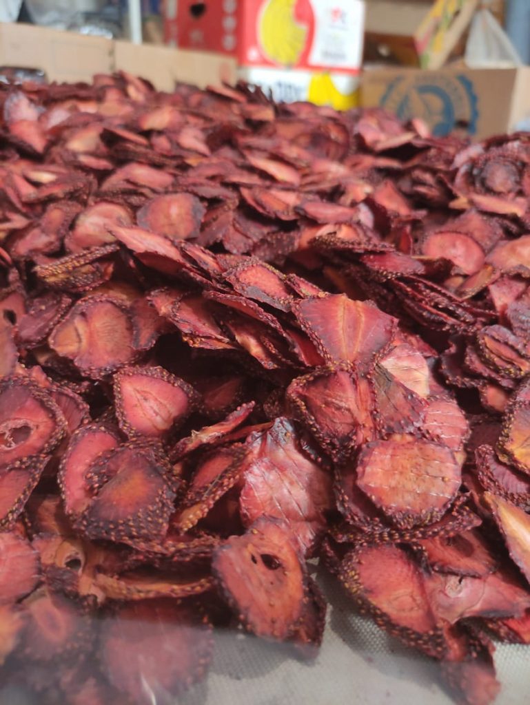 تولید میوه خشک احمدی در کرج