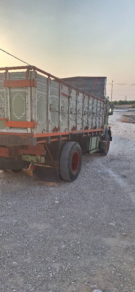 نمایشگاه کامیون امیری در برازجان