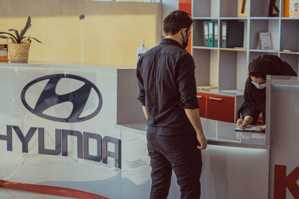 کلینیک فوق تخصصی هیوندا کیا سنتر فرخنده در رشت