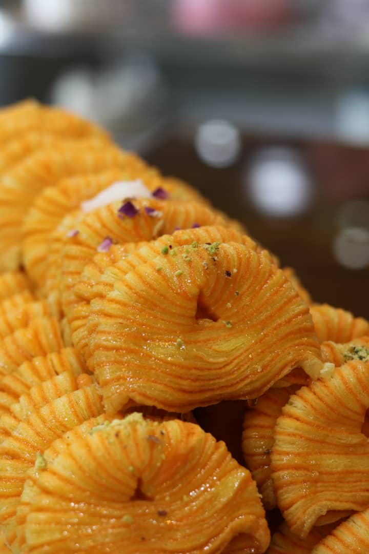 شیرینی و سوغات تک برگ در خرمدره