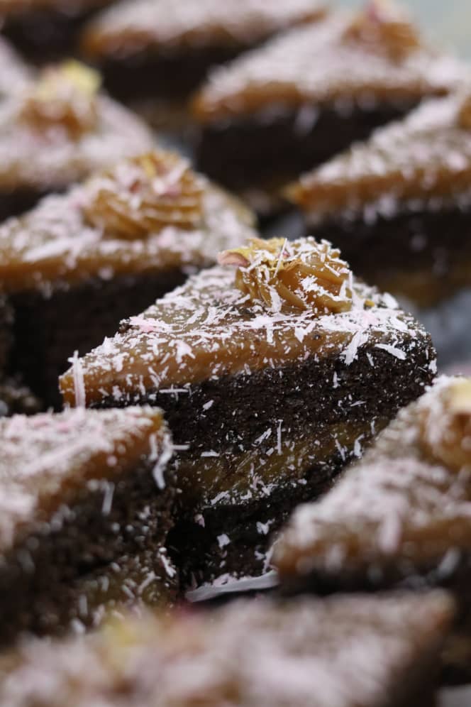 شیرینی و سوغات تک برگ در خرمدره