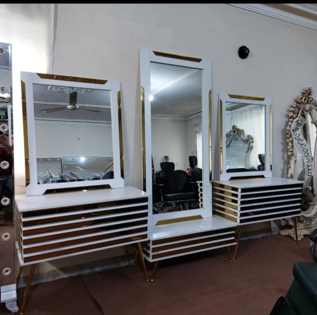 تجهیزات سالنی آرایشی و محصولات پوستی کاردر در فریدون کنار تجهیزات سالنی آرایشی و محصولات پوستی کاردر در فریدون کنار