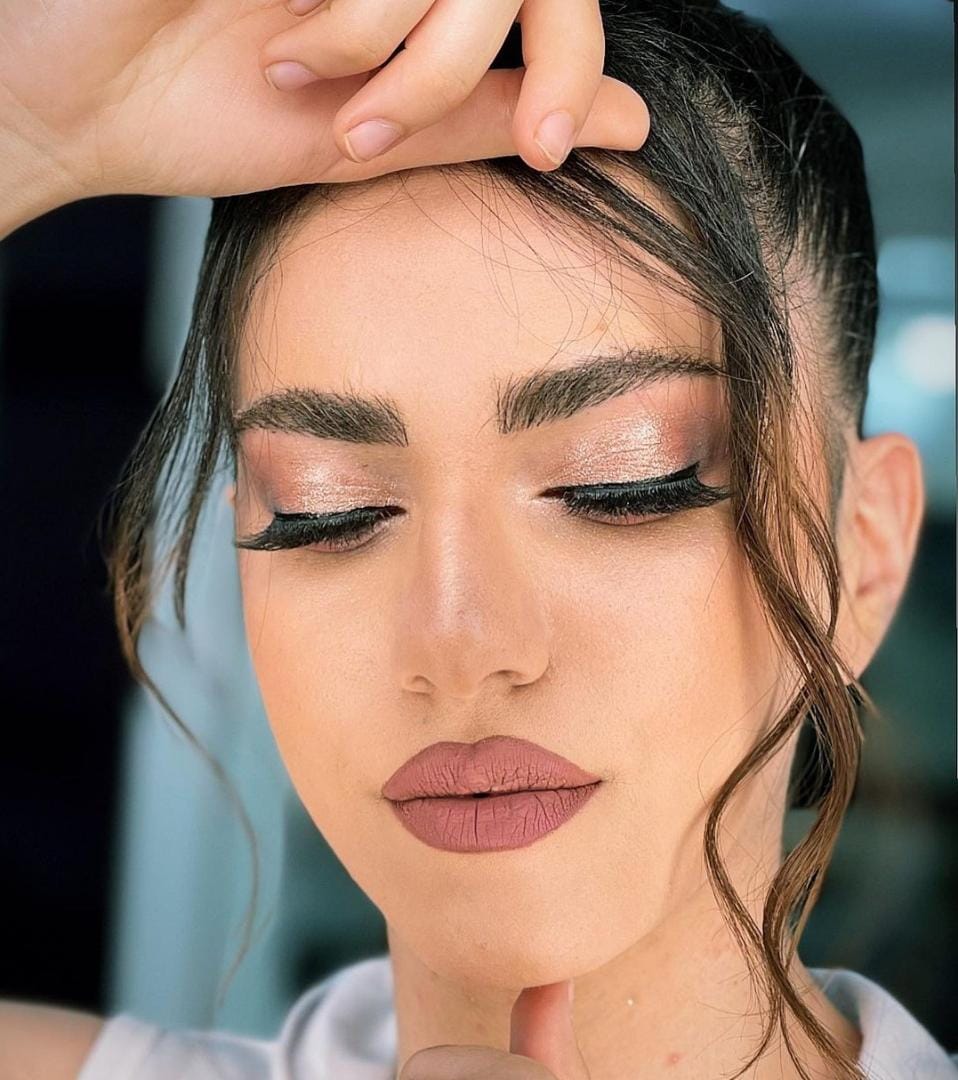 خدمات میکاپ تخصصی رابعه منوچهری در کردکوی خدمات میکاپ تخصصی رابعه منوچهری در کردکوی