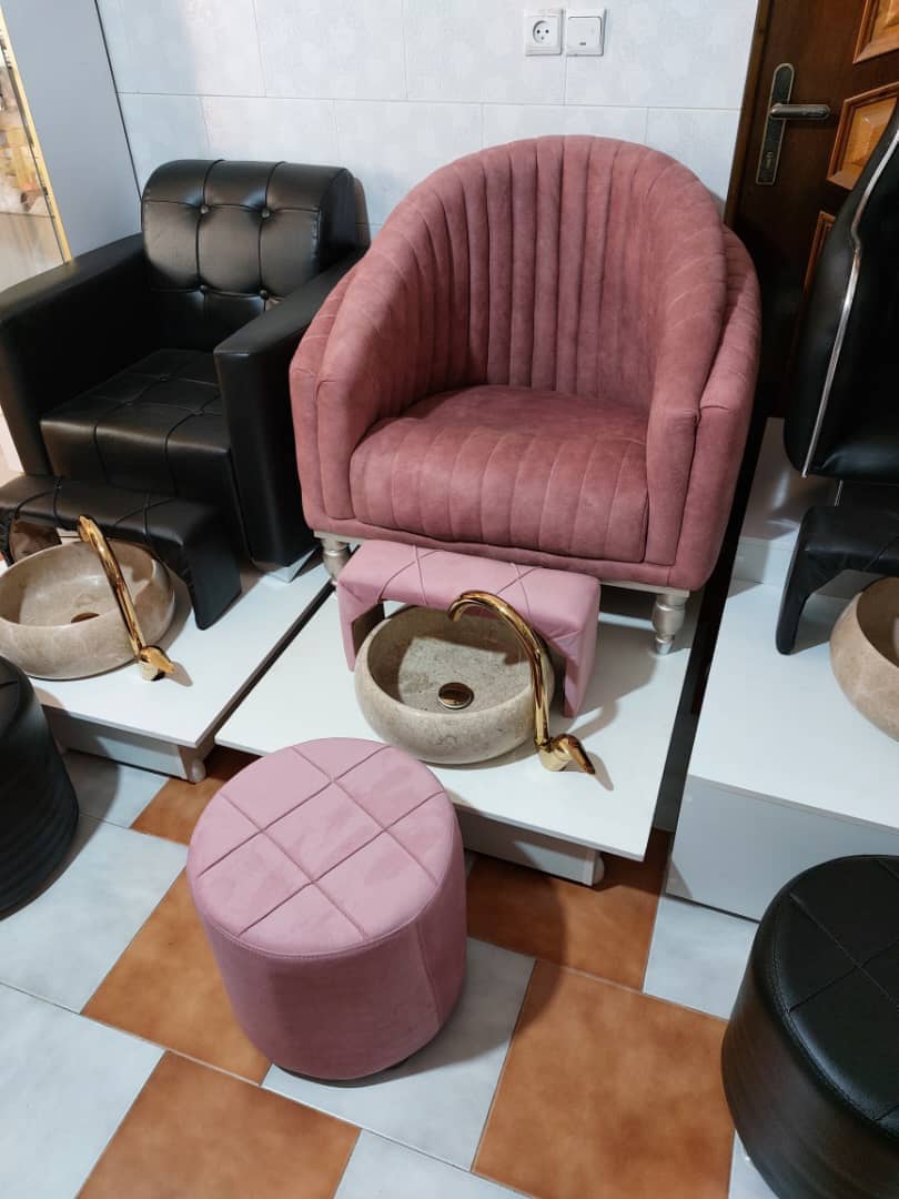 تجهیزات سالنی آرایشی و محصولات پوستی کاردر در فریدون کنار تجهیزات سالنی آرایشی و محصولات پوستی کاردر در فریدون کنار