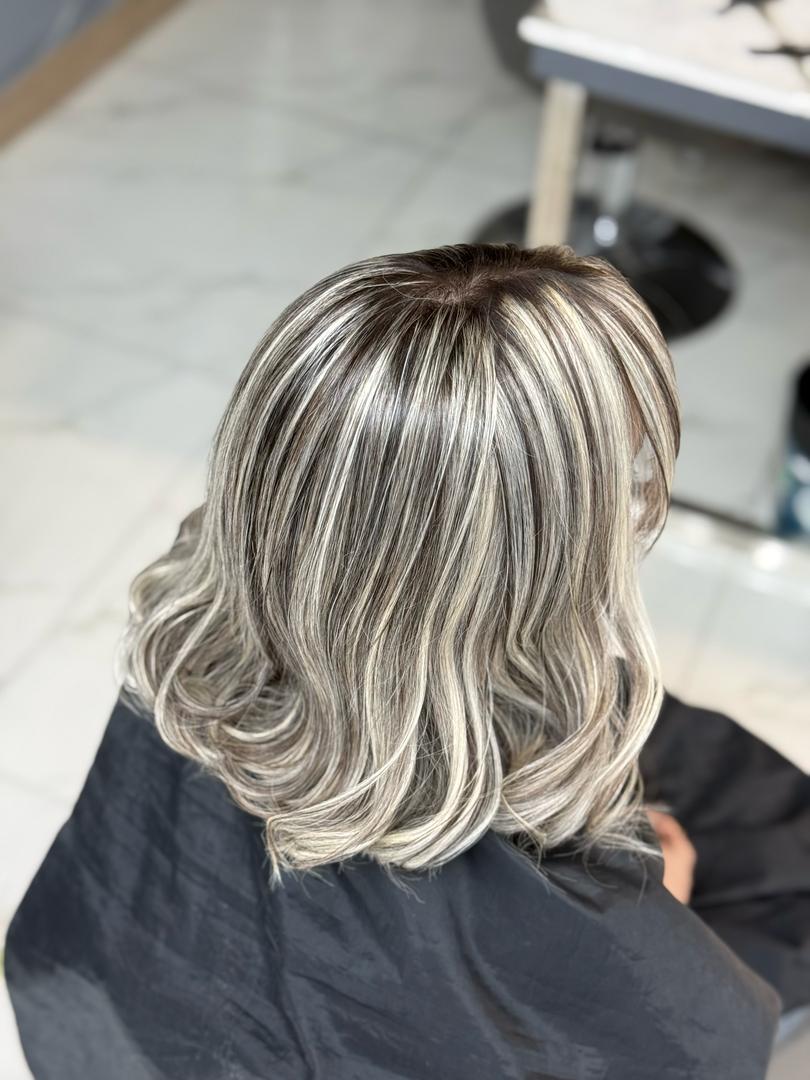 رنگ و لایت و کراتین سحر رضایی در آمل رنگ و لایت و کراتین سحر رضایی در آمل