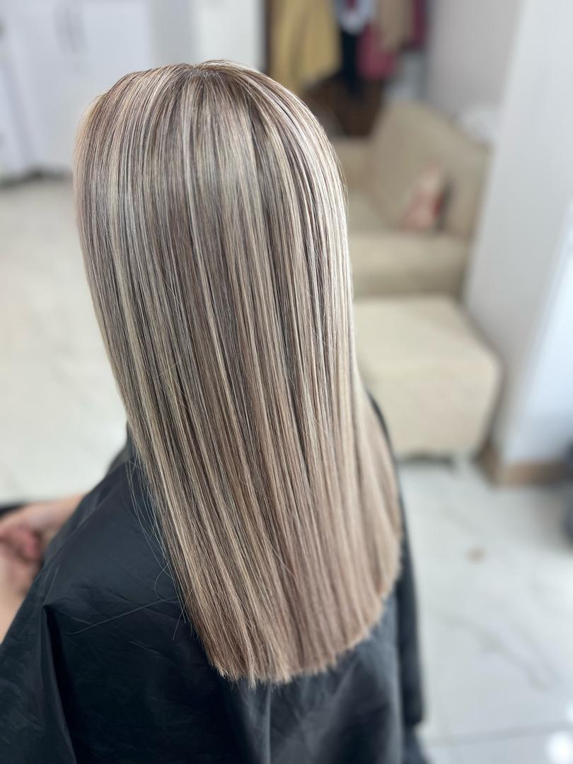 رنگ و لایت و کراتین سحر رضایی در آمل رنگ و لایت و کراتین سحر رضایی در آمل