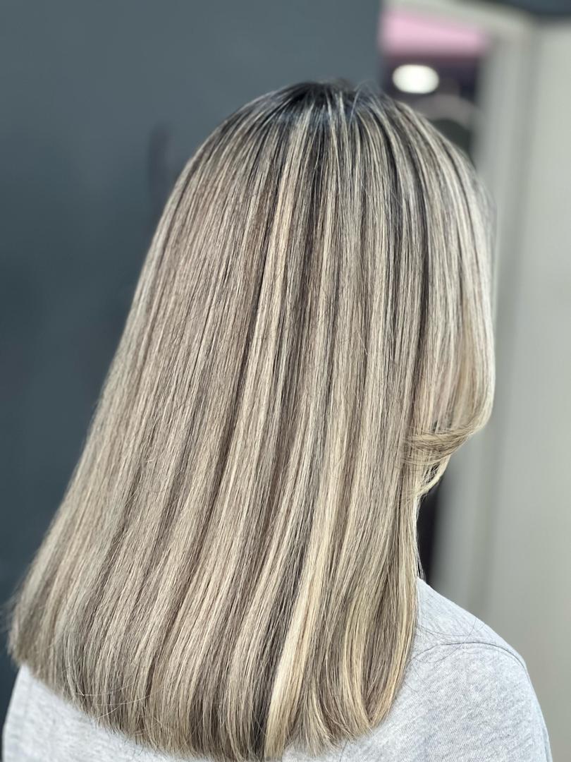 رنگ و لایت و کراتین سحر رضایی در آمل رنگ و لایت و کراتین سحر رضایی در آمل