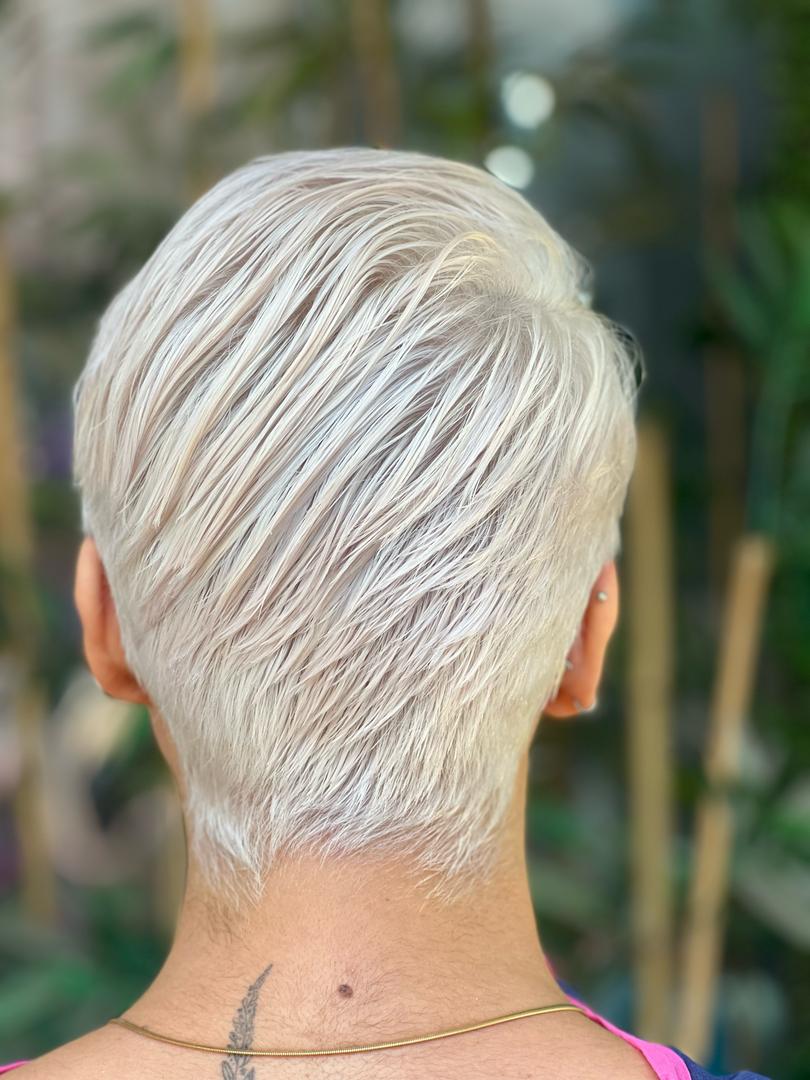 رنگ و لایت و کراتین سحر رضایی در آمل رنگ و لایت و کراتین سحر رضایی در آمل