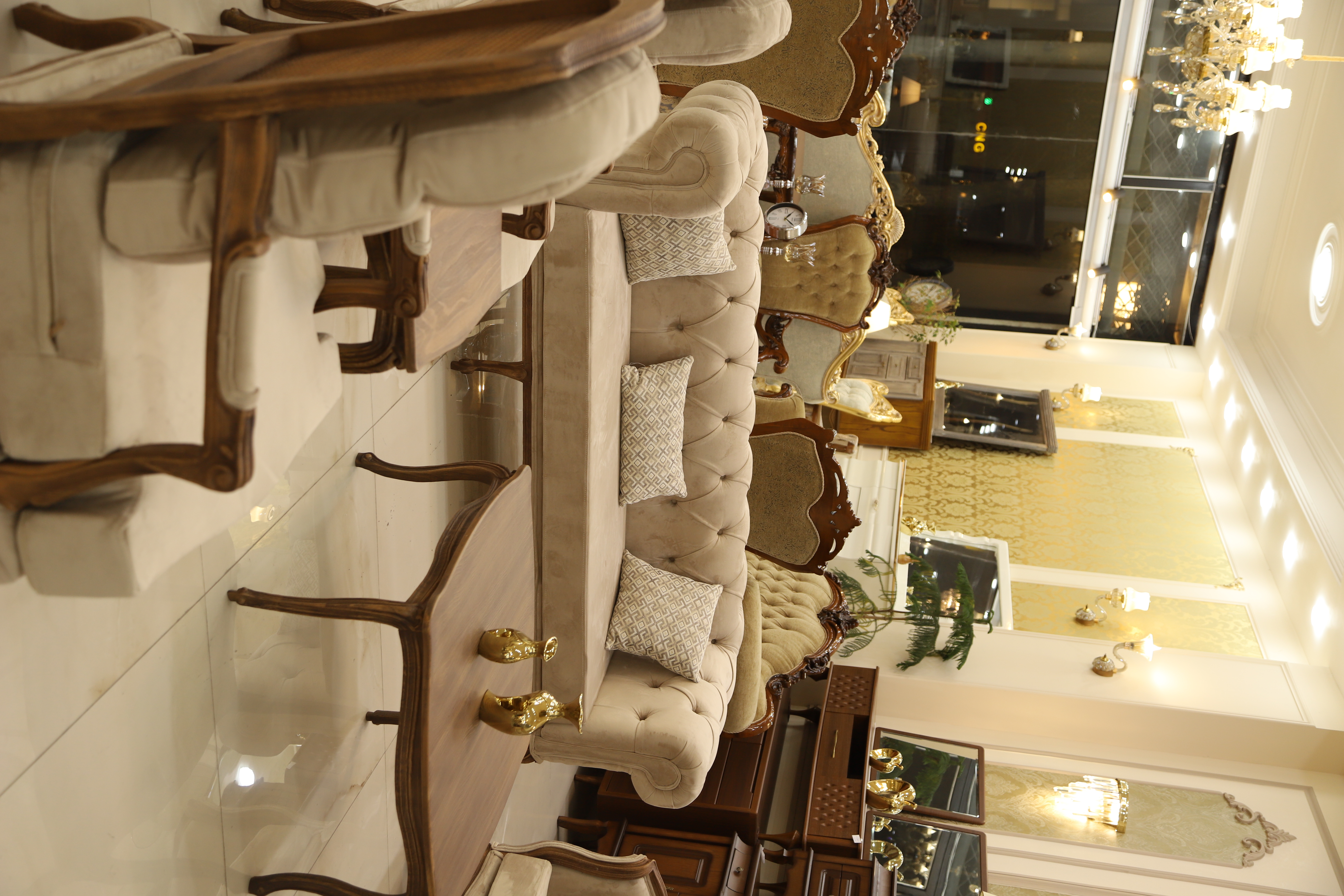 مبل امپراطور در تالش مبل امپراطور در تالش