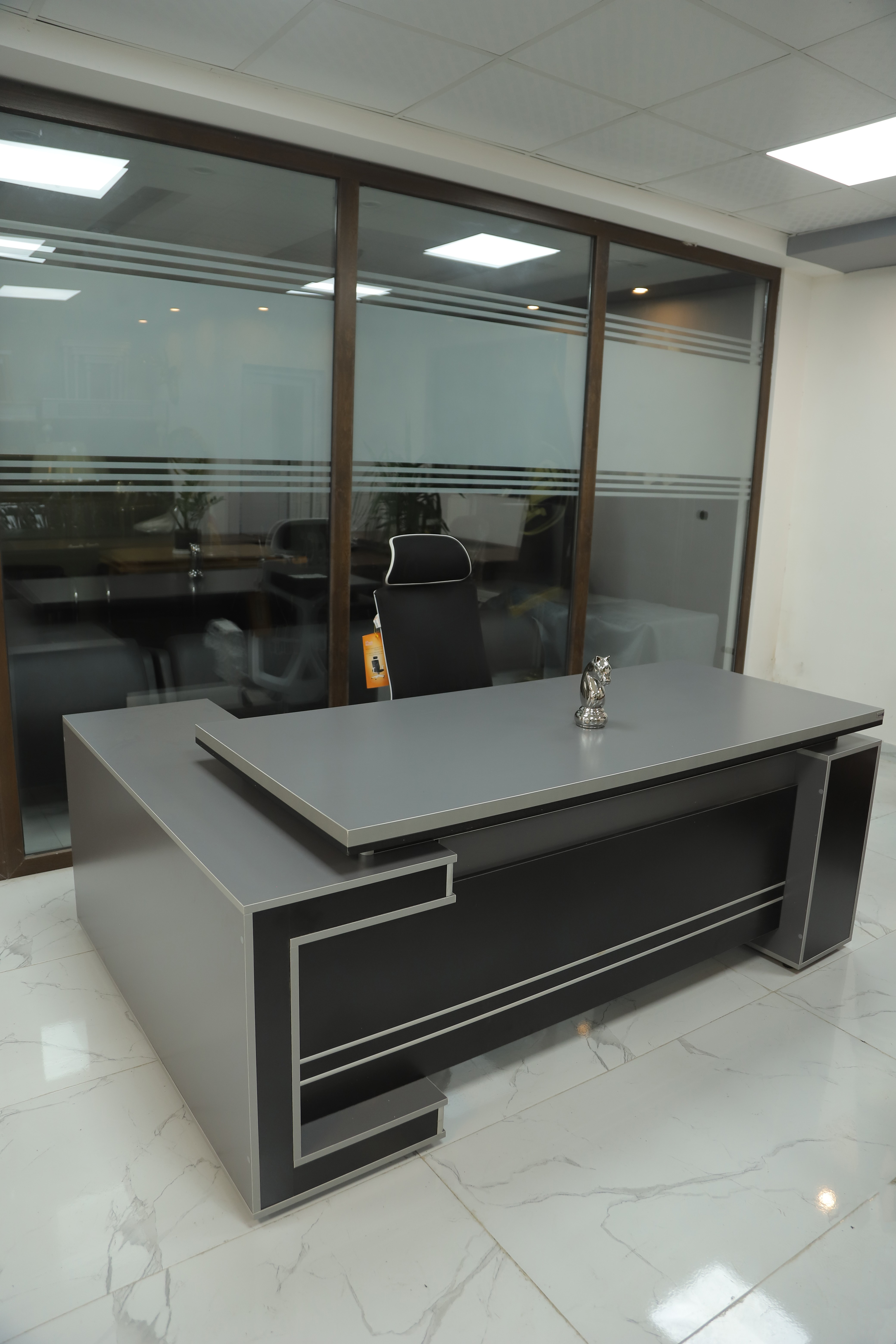 مبل امپراطور در تالش مبل امپراطور در تالش