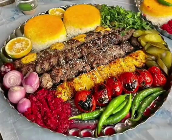 رستوران و تهیه غذای اناربیج در بندرانزلی رستوران و تهیه غذای اناربیج در بندرانزلی