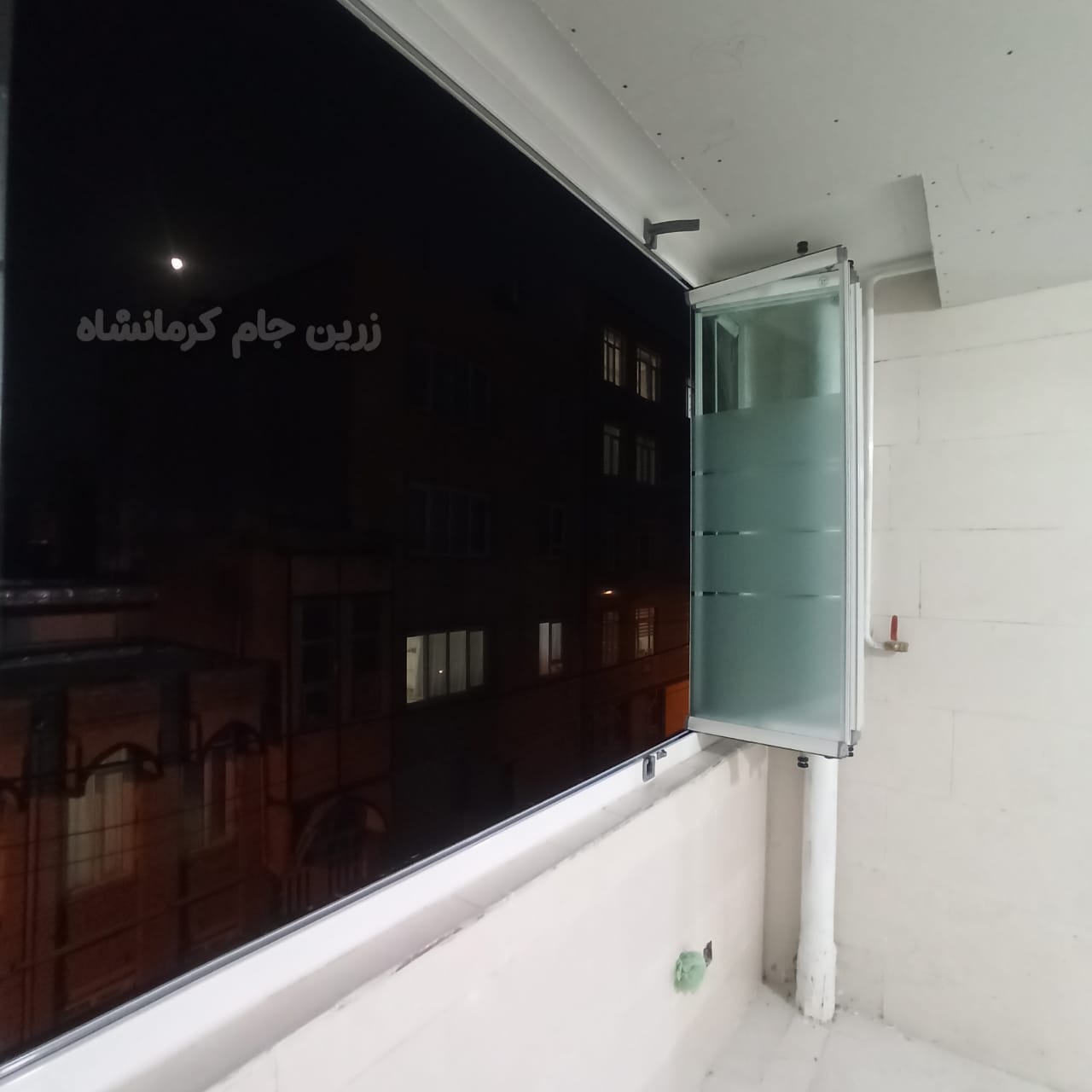 شیشه بالکنی زرین جام در کرمانشاه شیشه بالکنی زرین جام در کرمانشاه