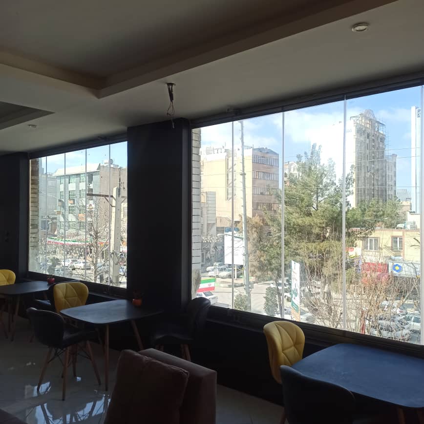 شیشه بالکنی زرین جام در کرمانشاه شیشه بالکنی زرین جام در کرمانشاه