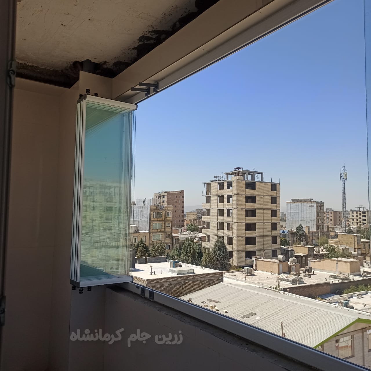 شیشه بالکنی زرین جام در کرمانشاه شیشه بالکنی زرین جام در کرمانشاه