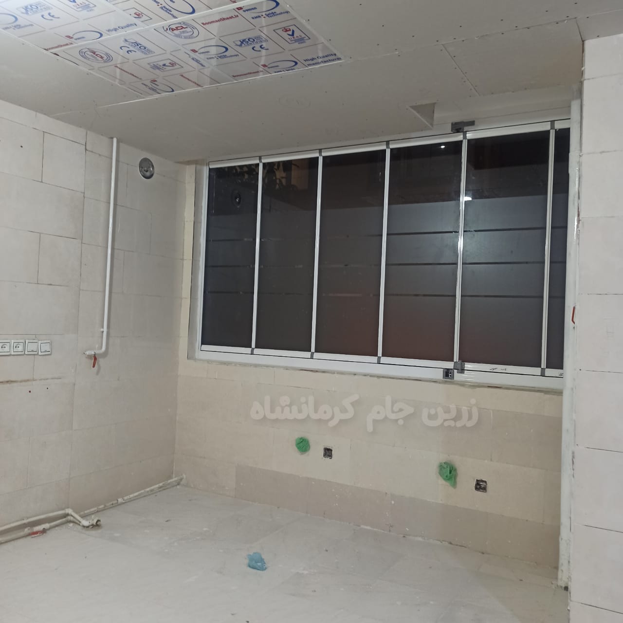 شیشه بالکنی زرین جام در کرمانشاه شیشه بالکنی زرین جام در کرمانشاه